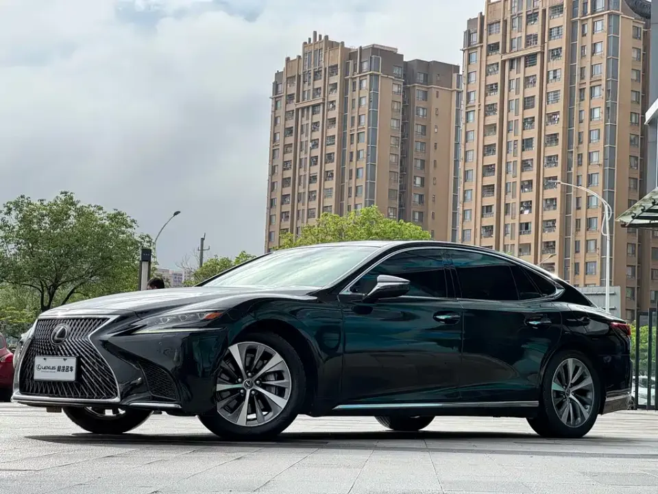 Lexus LS