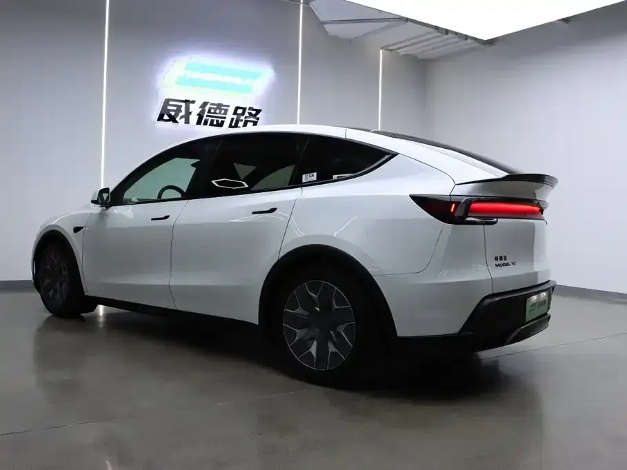 Tesla Model Y L
