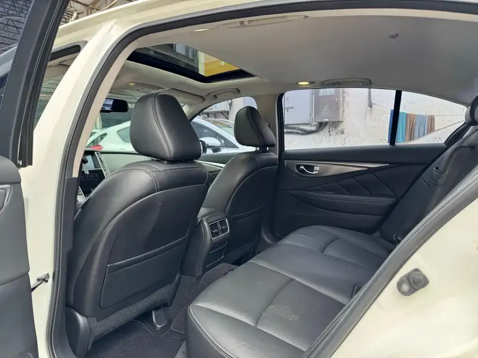 Infiniti Q50L
