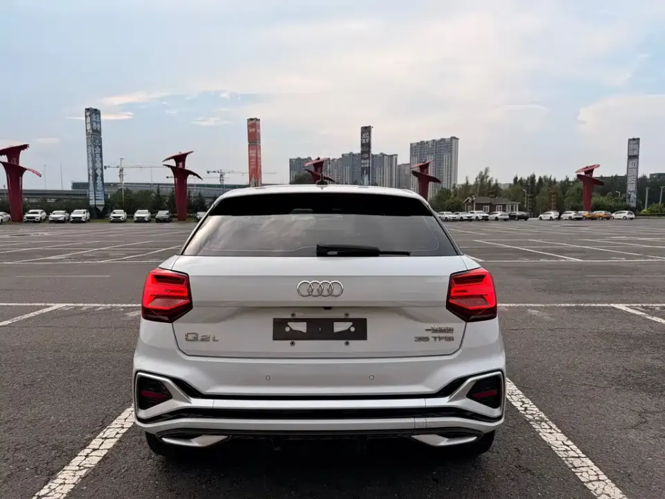 Audi Q2L