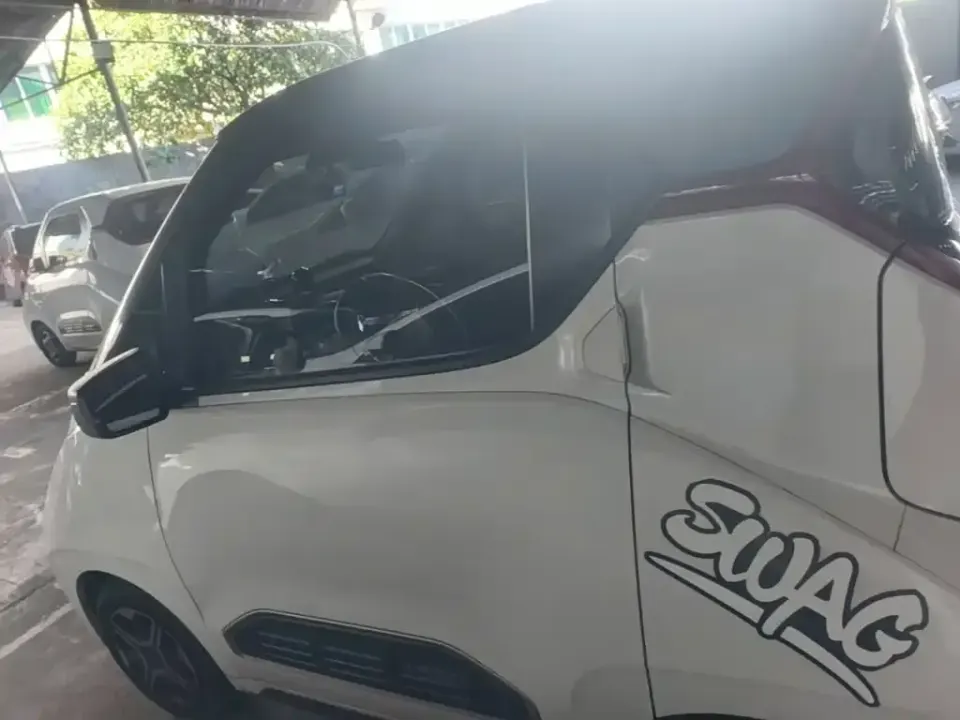 Baojun E200