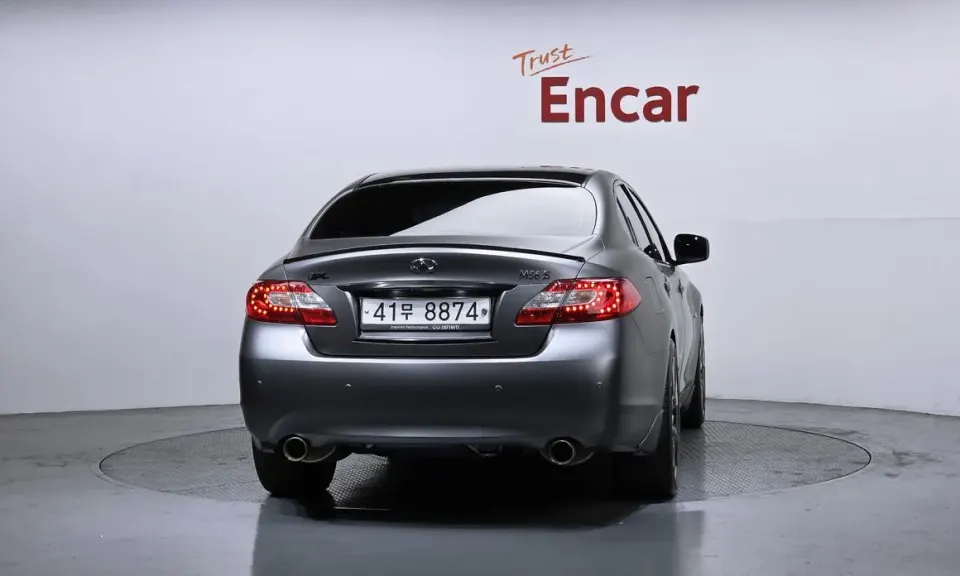 Infiniti M