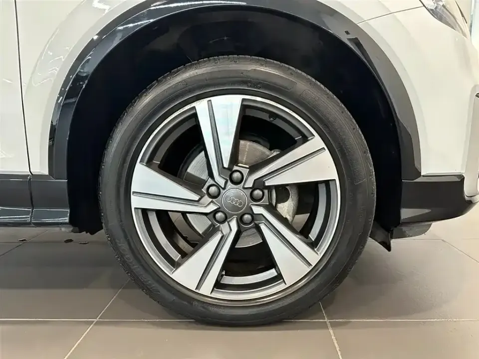 Audi Q2L