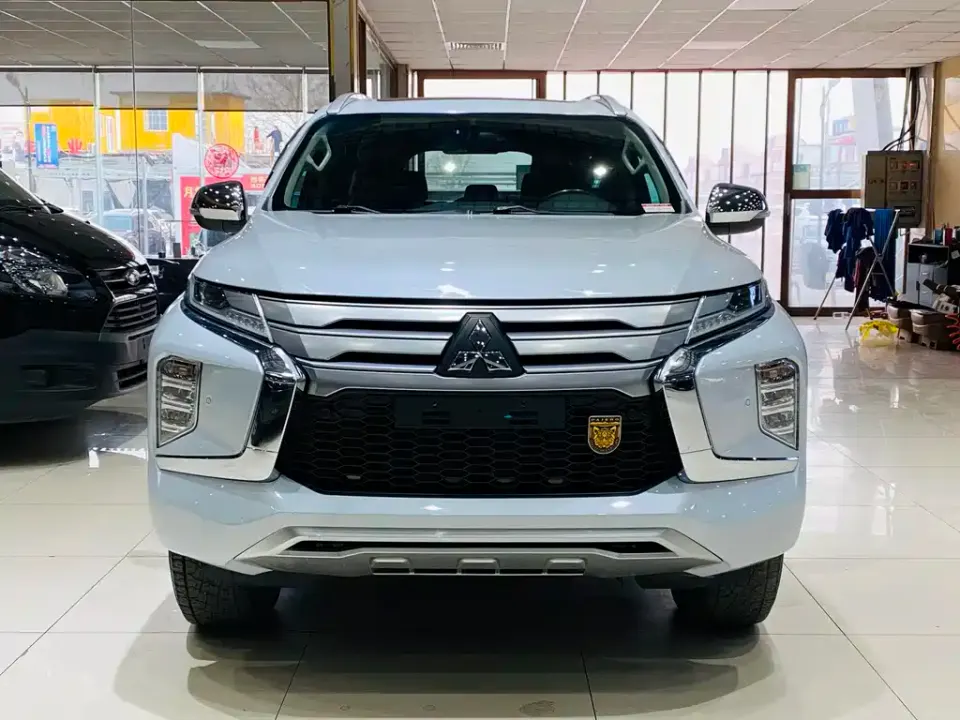 Mitsubishi Pajero Sport (Import)