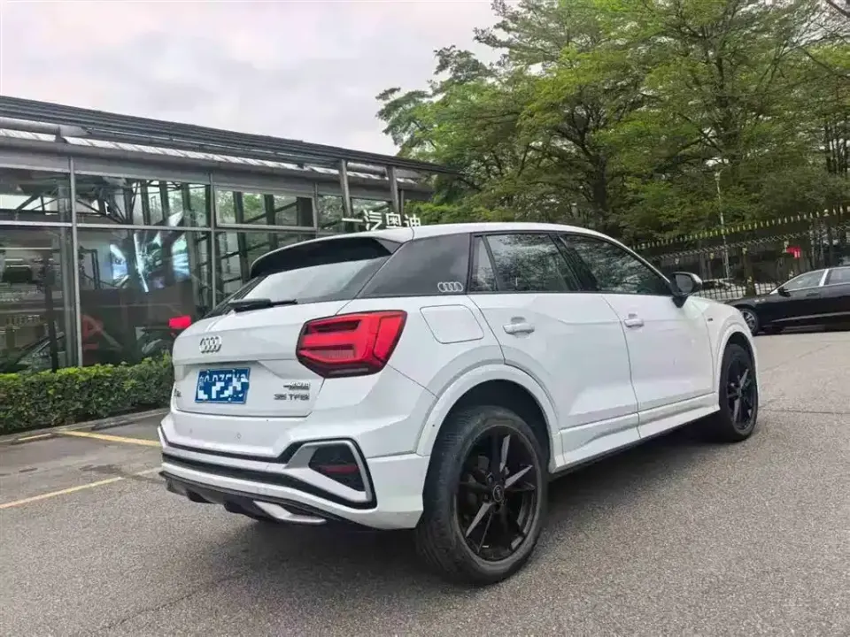 Audi Q2L