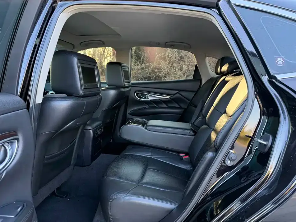 Infiniti M