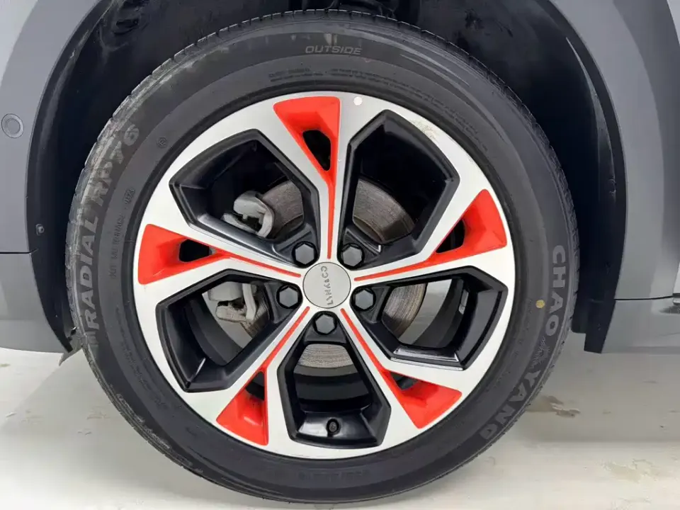 Lynk & Co 02