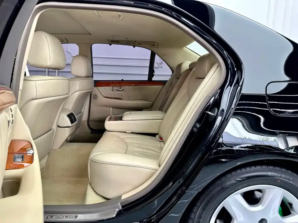 Lexus LS