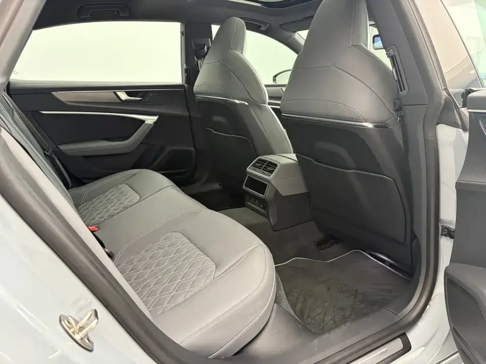 Audi A7L