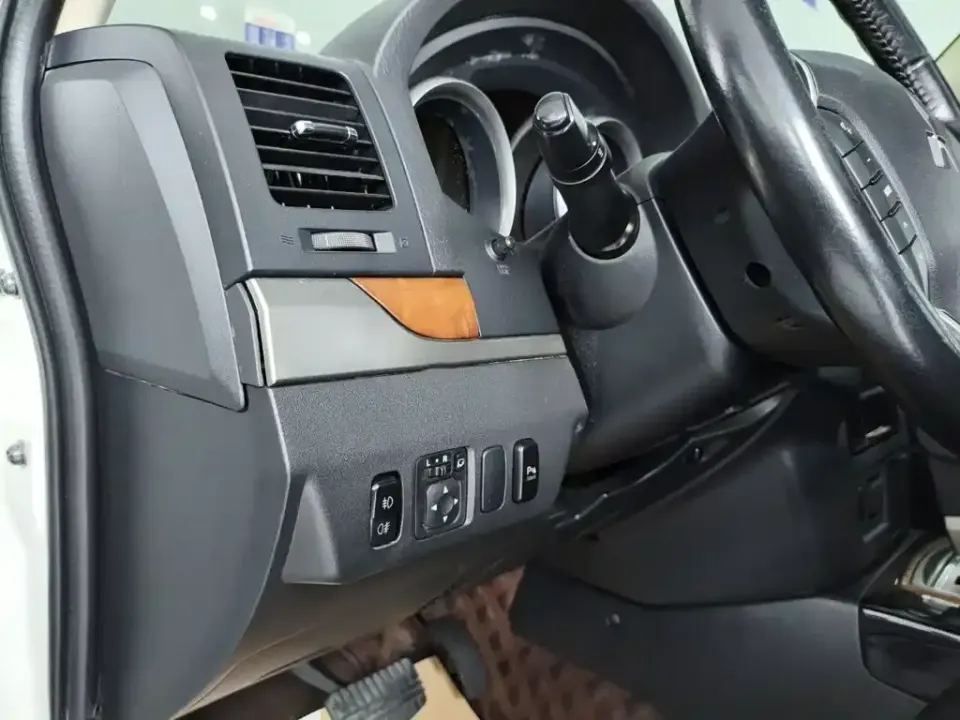 Mitsubishi Pajero (Import)