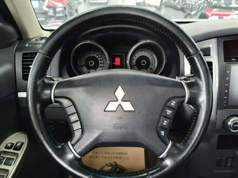 Mitsubishi Pajero (Import)
