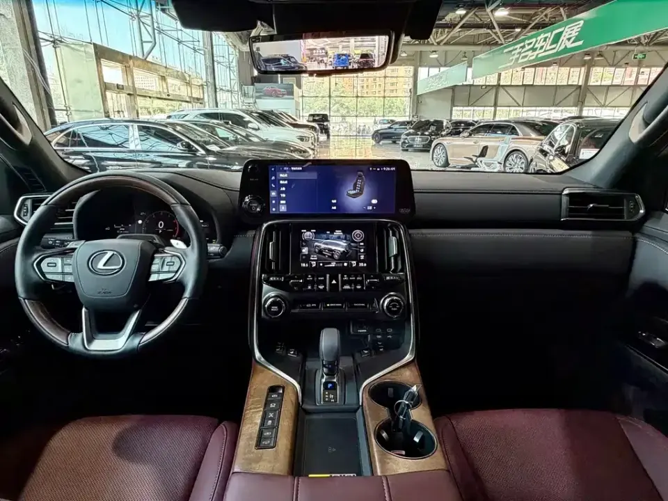 Lexus LX