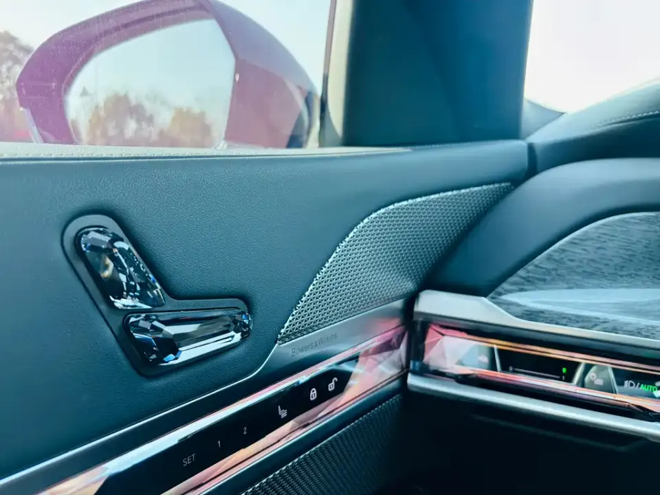 BMW i7