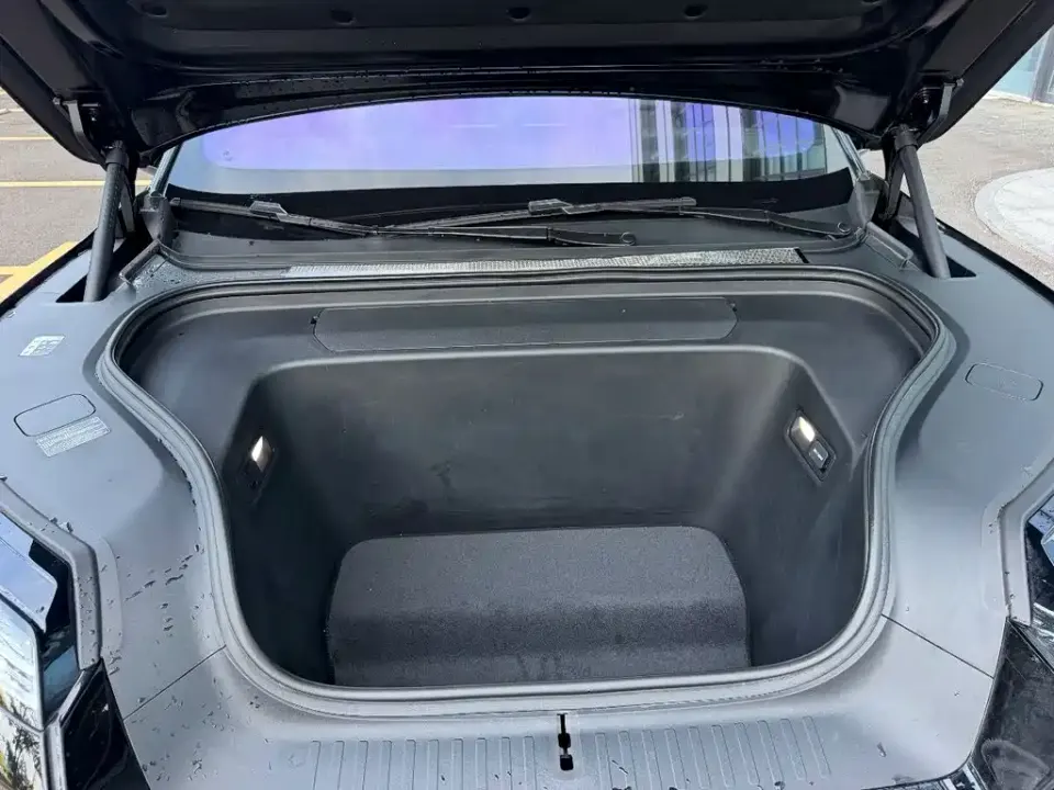 Nio ES8