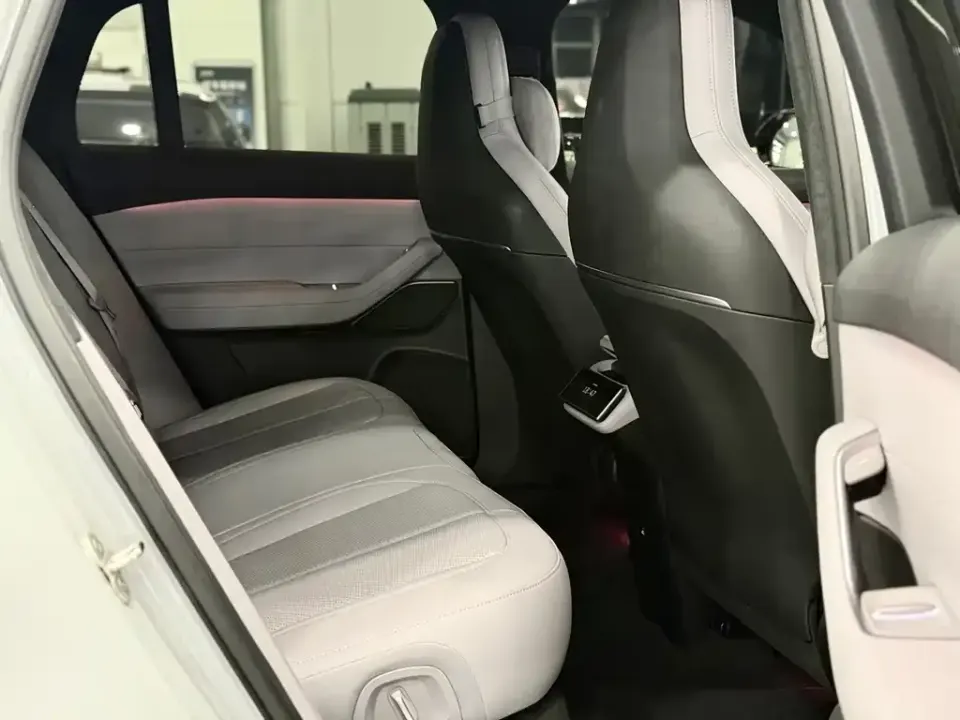 Nio EC6
