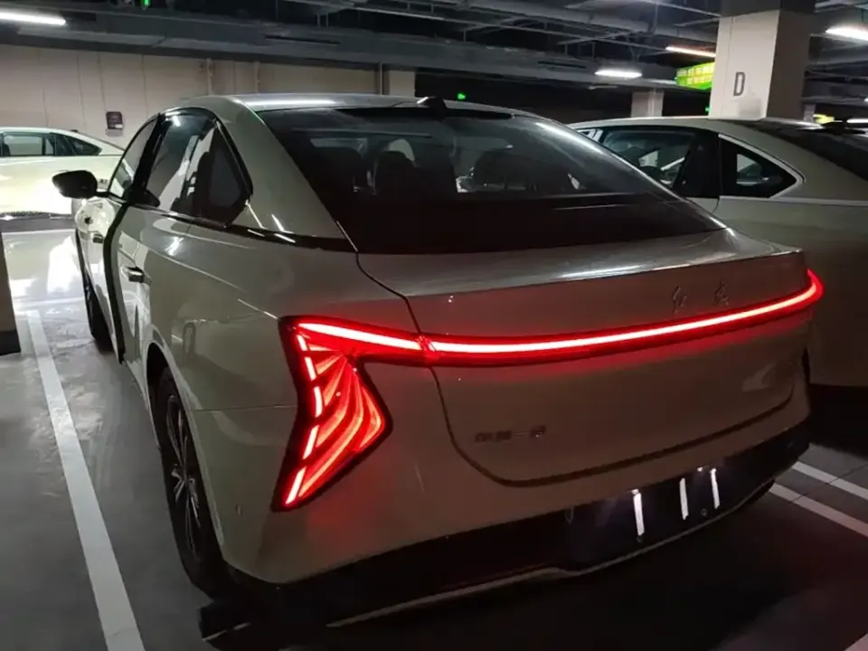 Hongqi Hongqi EH7