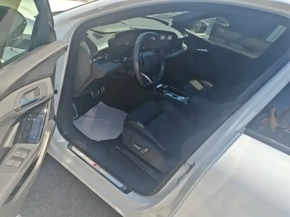 Audi Q6L e-tron