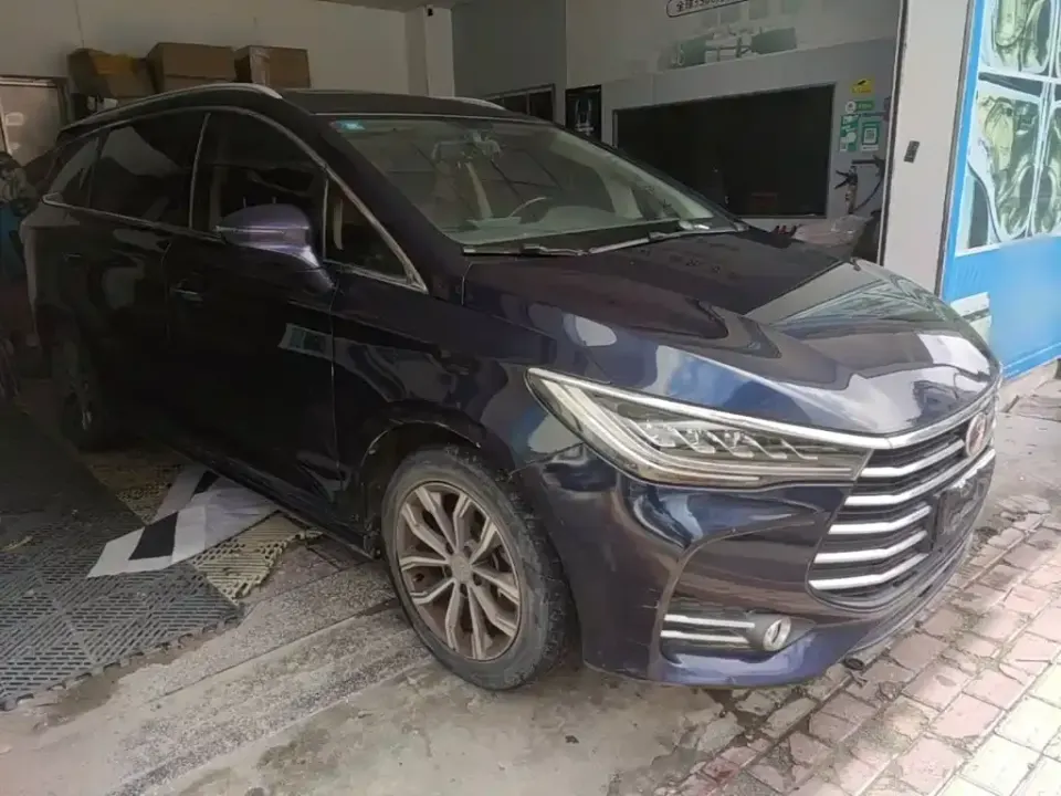 BYD MAX