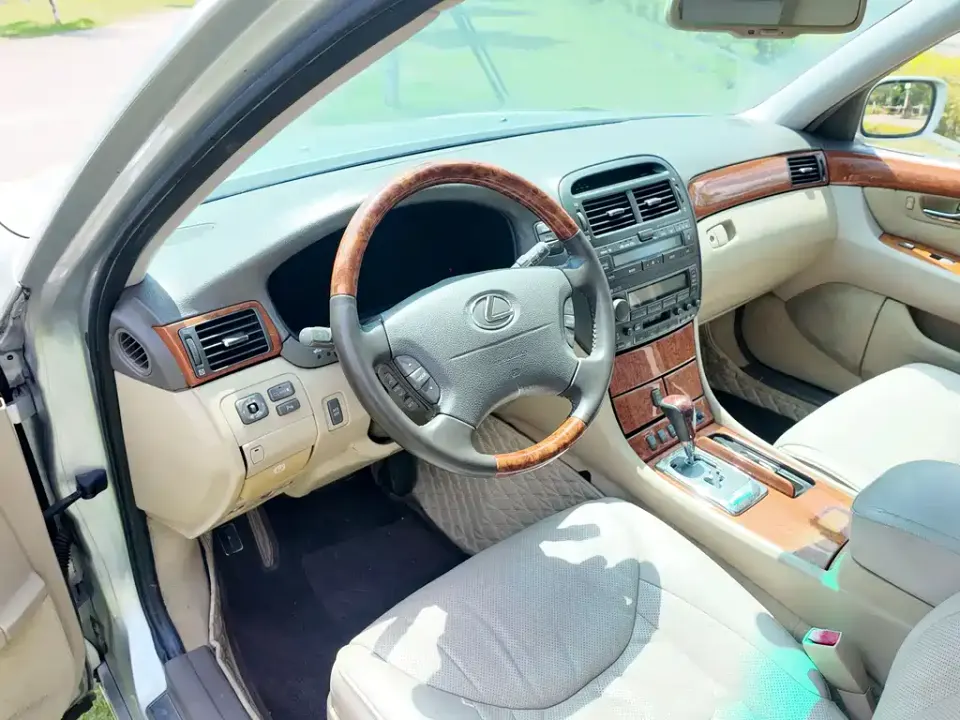 Lexus LS