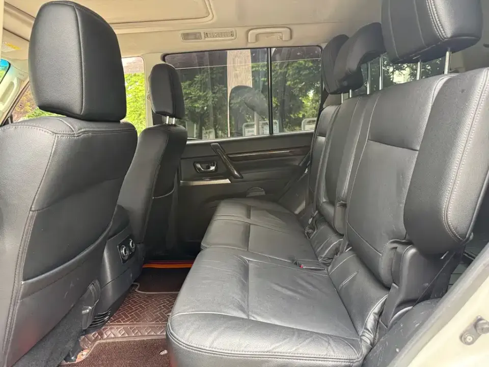 Mitsubishi Pajero (Import)
