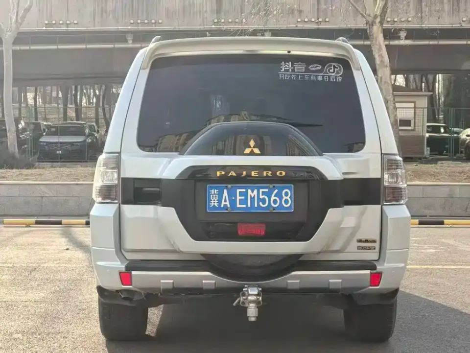 Mitsubishi Pajero (Import)