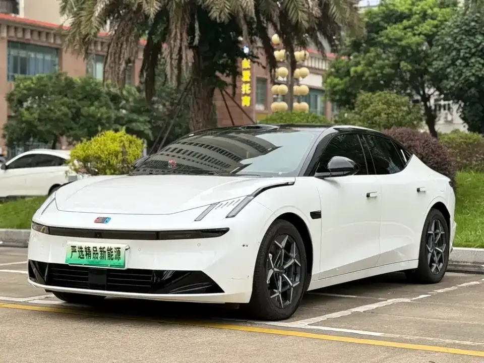 Lynk & Co 10