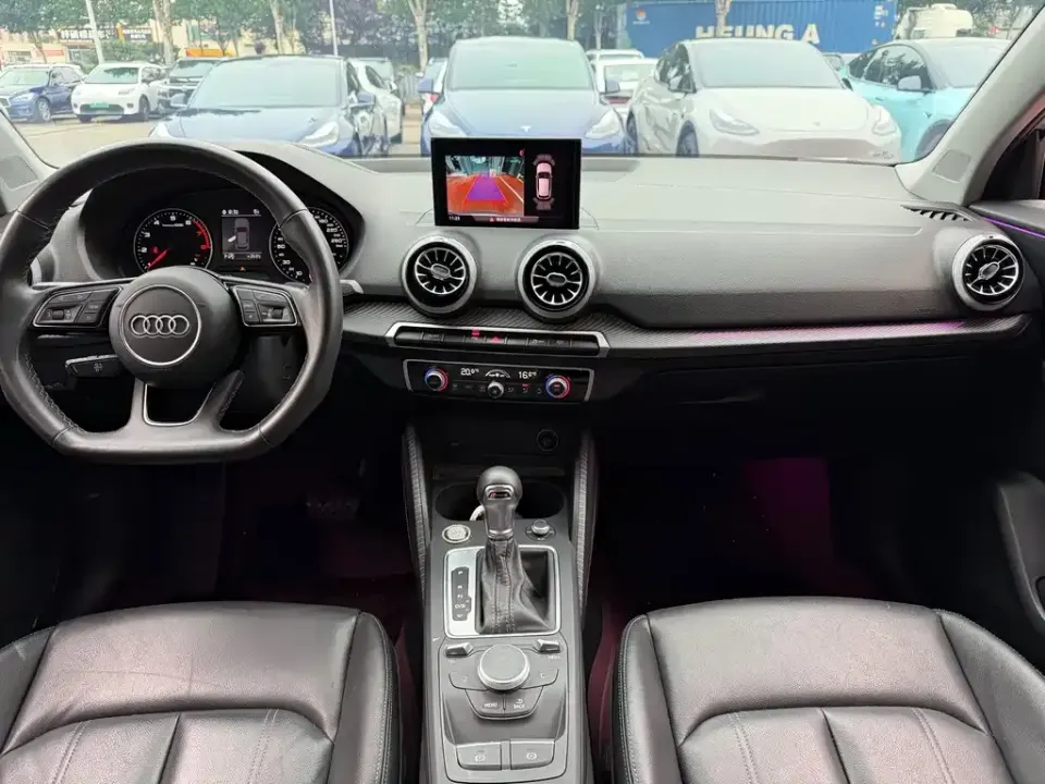 Audi Q2L