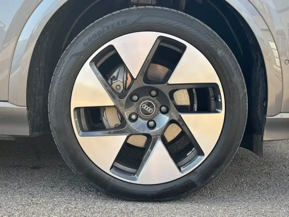 Audi Q6L e-tron