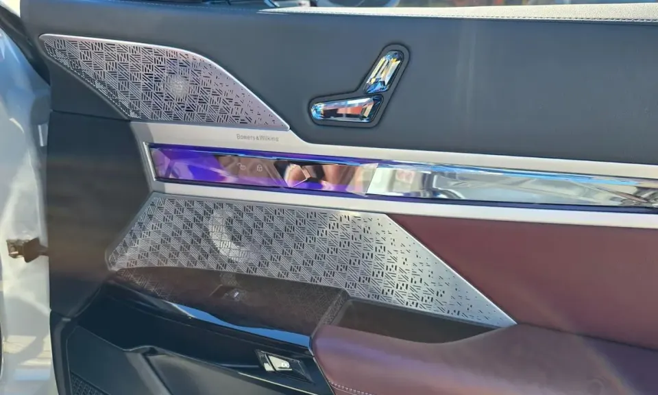 BMW i7