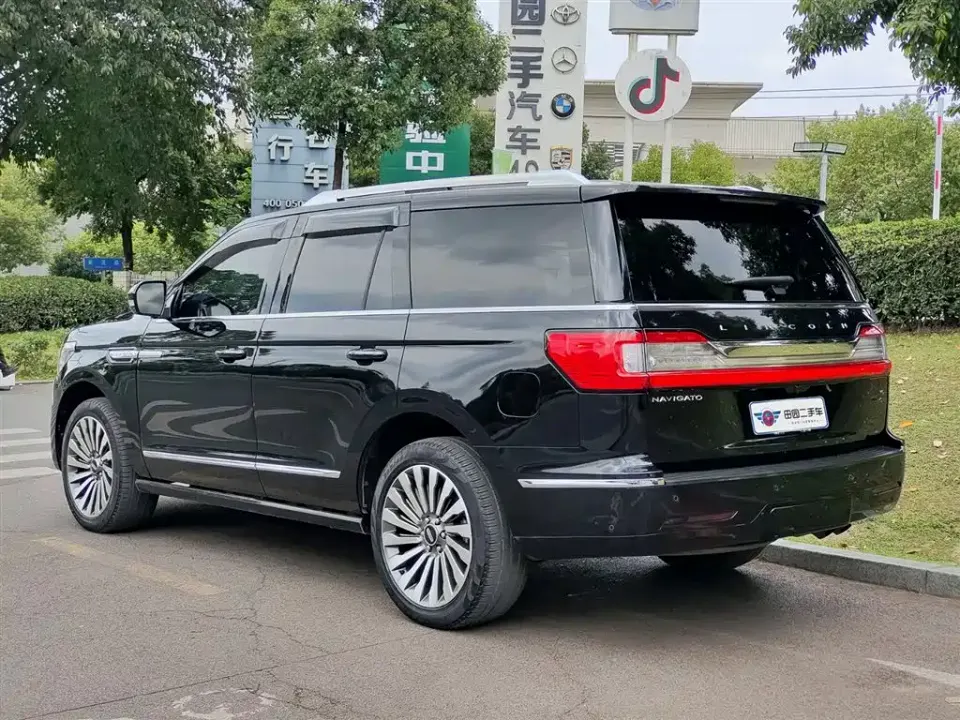Lincoln Navigator