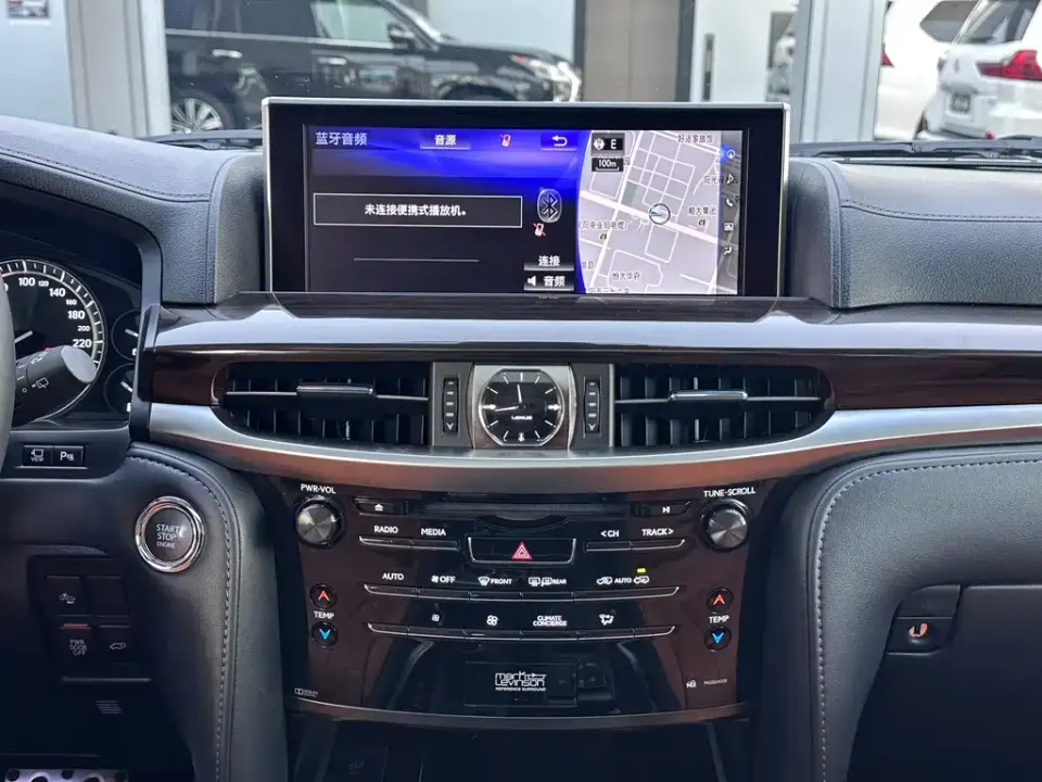 Lexus LX