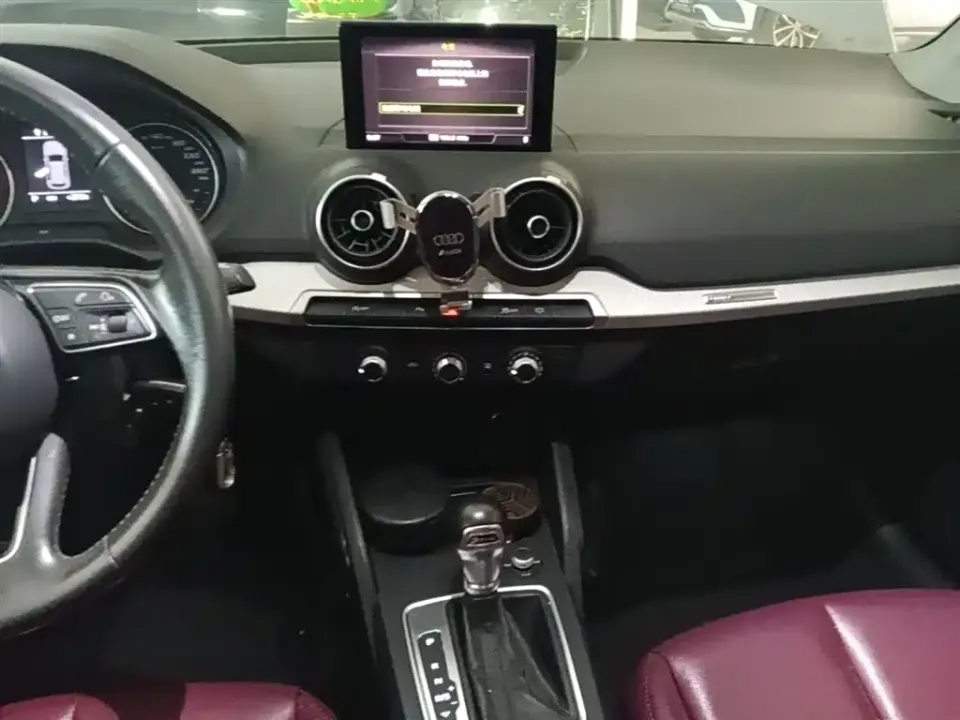 Audi Q2L