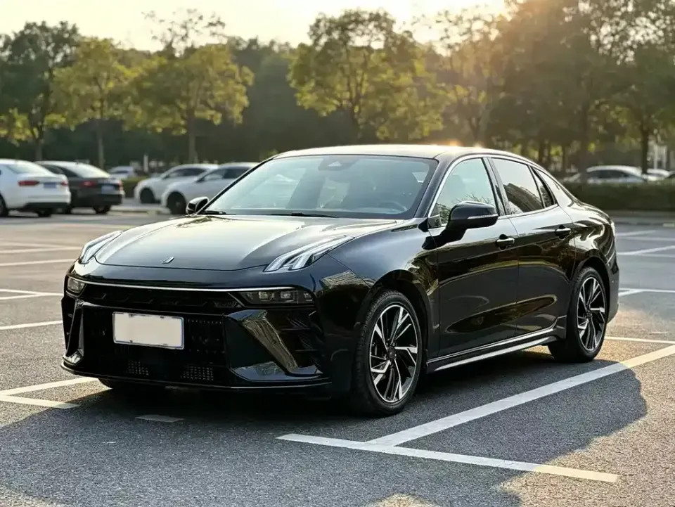 Lynk & Co 03