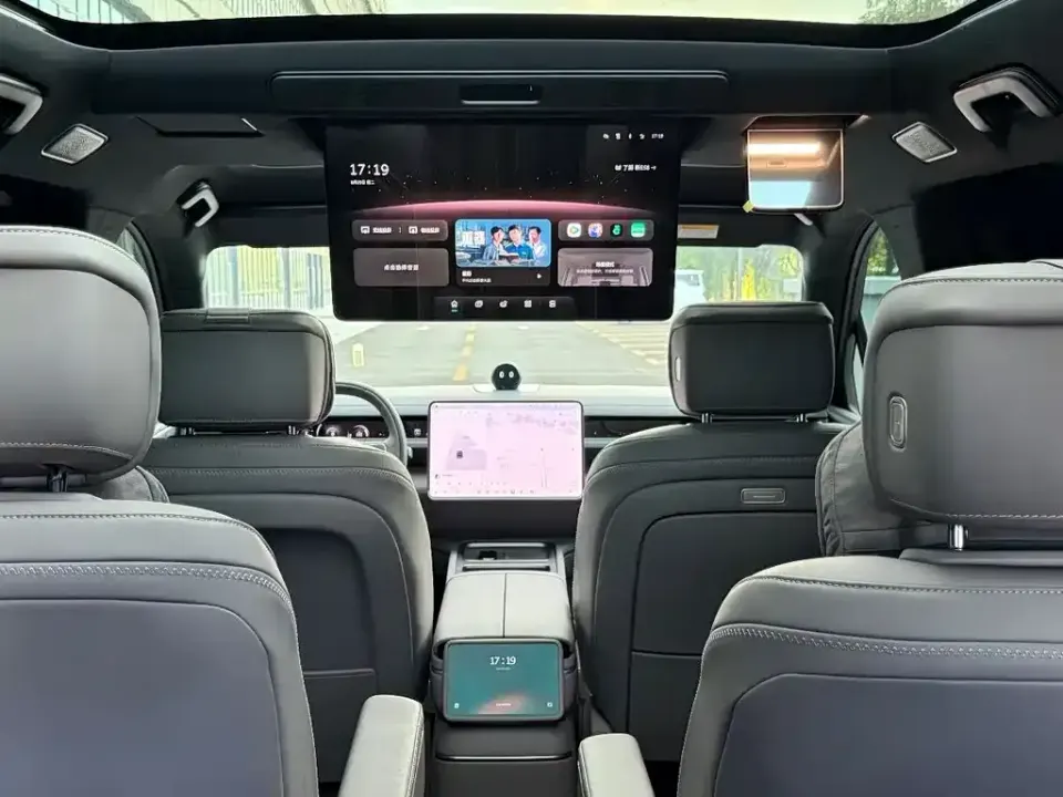 Nio ES8