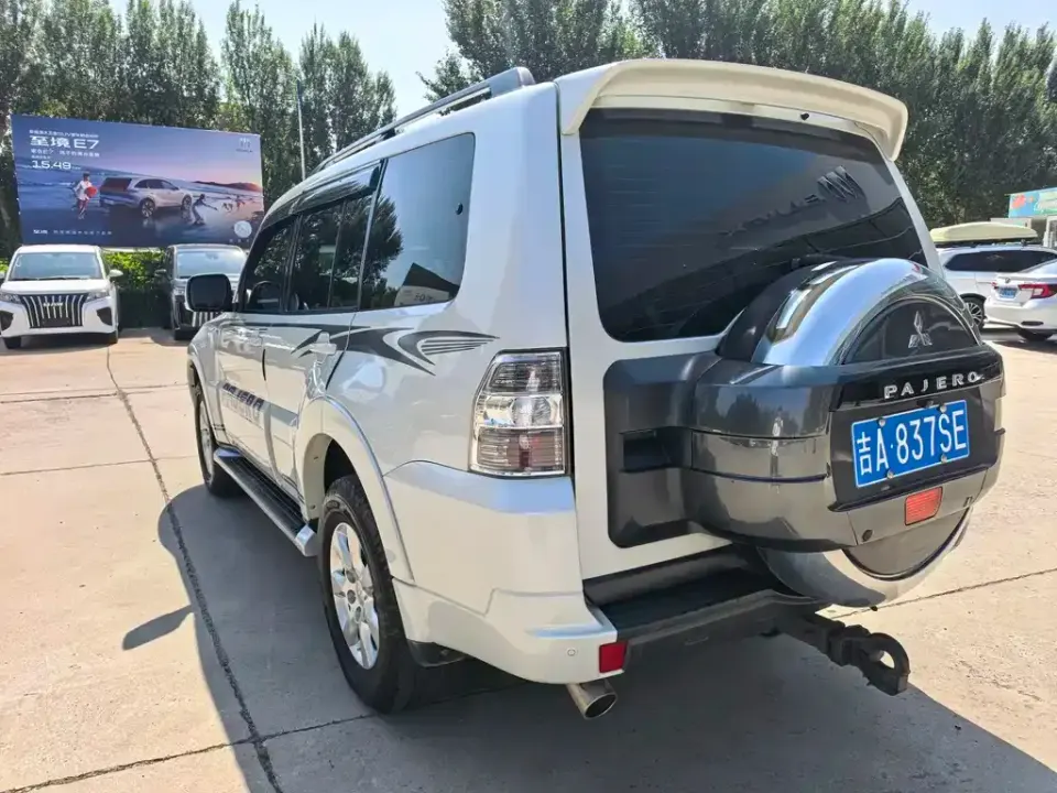 Mitsubishi Pajero (Import)