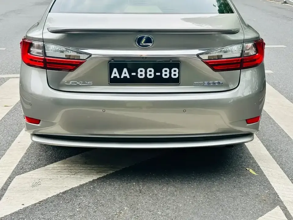 Lexus ES