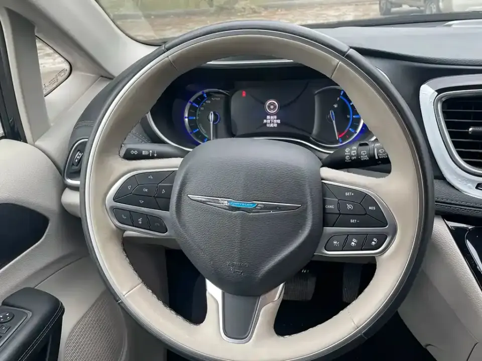 Chrysler Grand Voyager PHEV (Import)