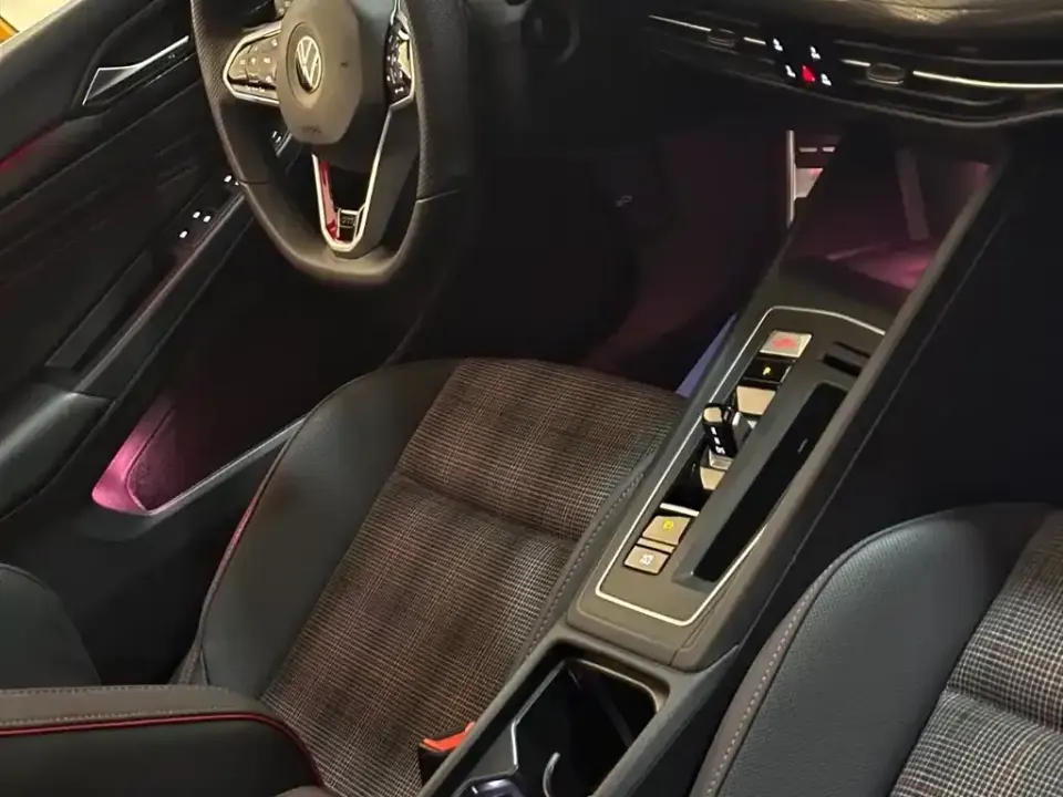 Volkswagen Golf GTI
