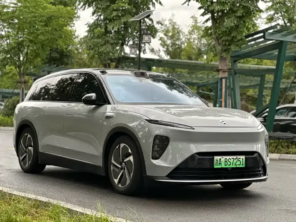 Nio ES8