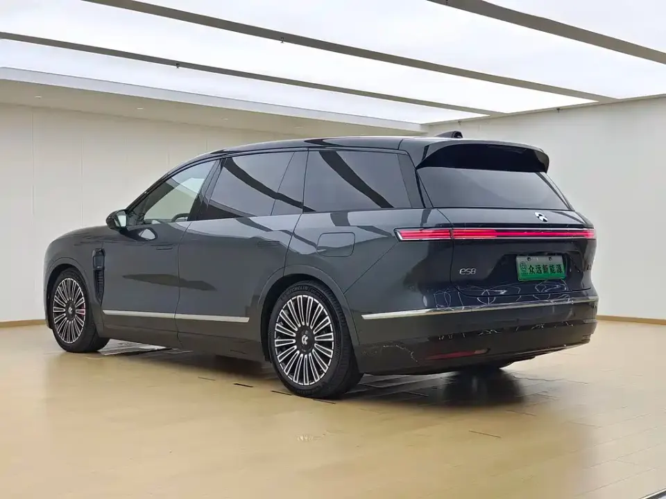 Nio ES8