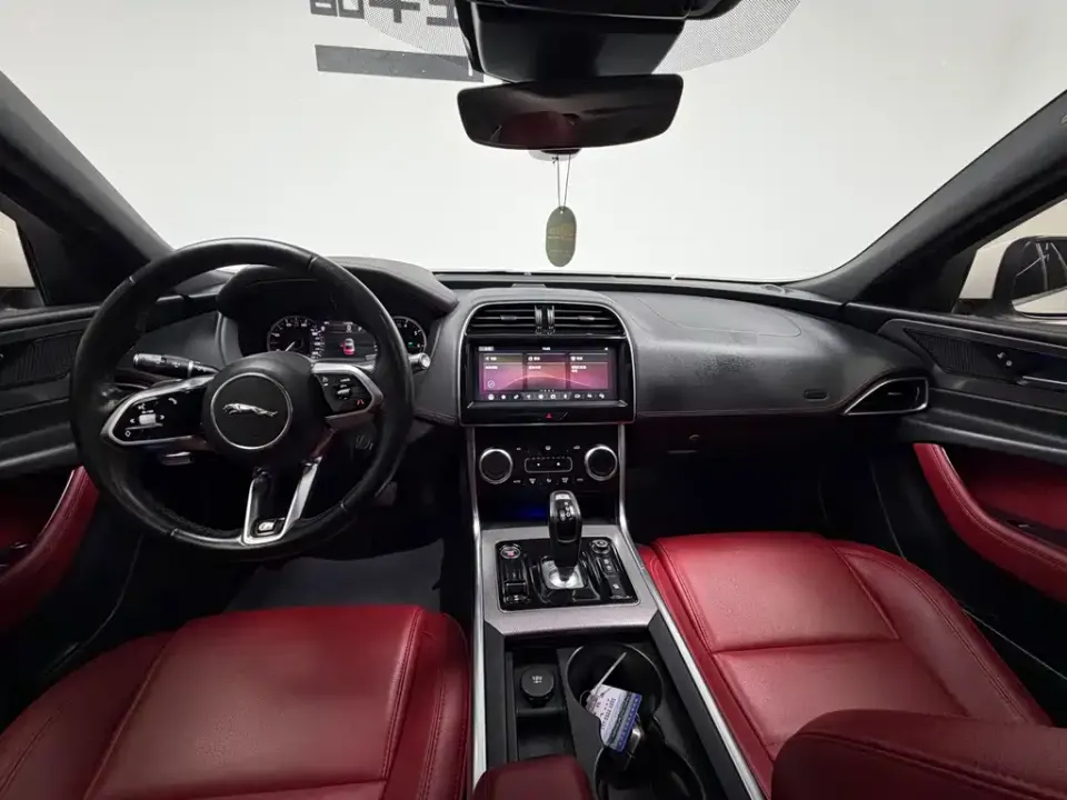 Jaguar XEL