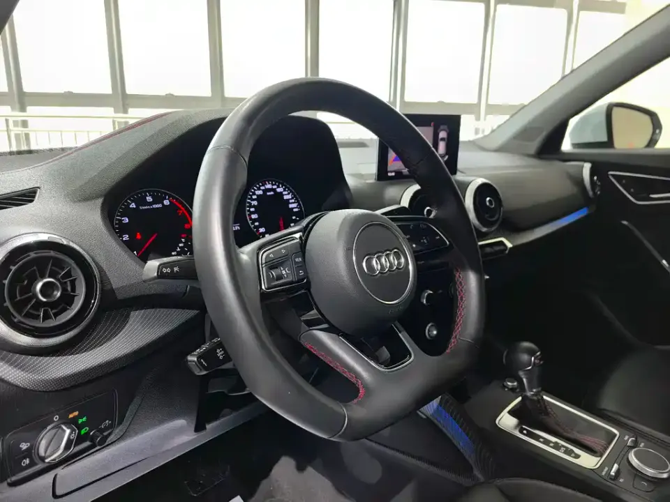 Audi Q2L