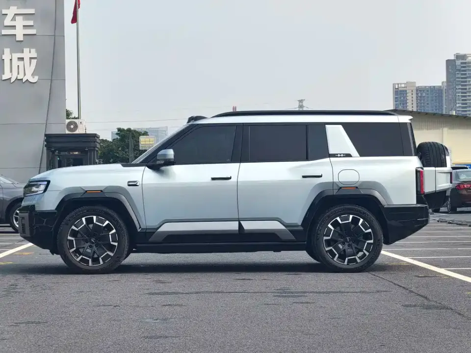 Fang Cheng Bao Leopard 8