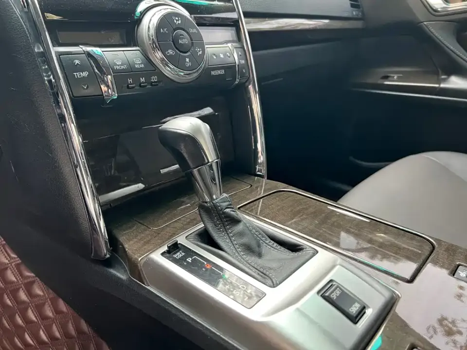 Toyota Reiz