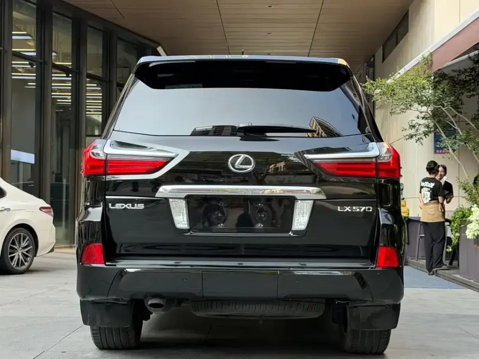 Lexus LX