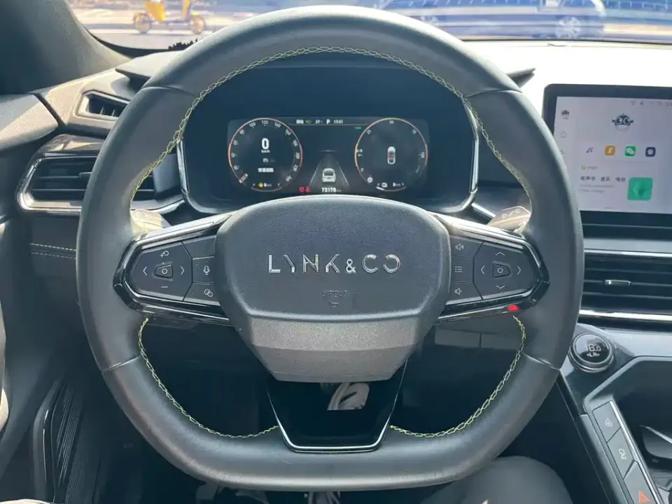 Lynk & Co 06 EM-P
