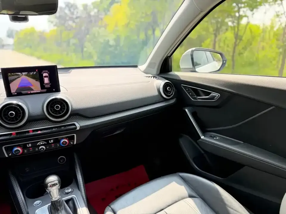 Audi Q2L