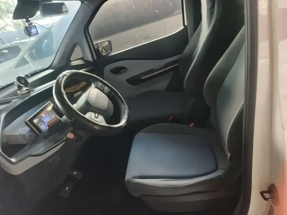 Baojun E200