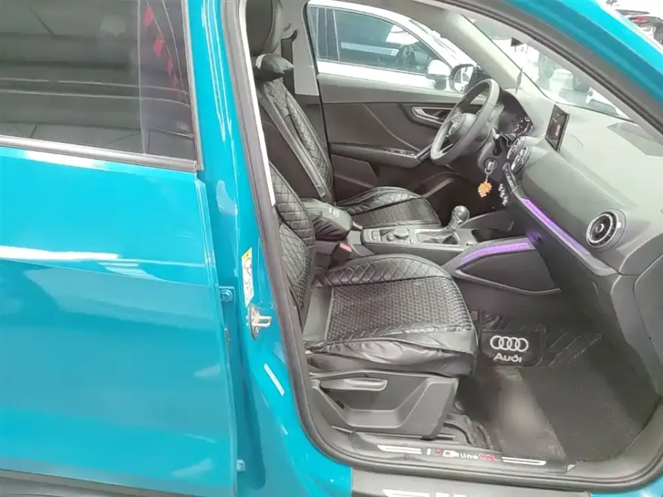 Audi Q2L