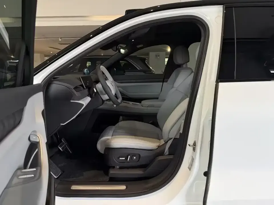 Nio ES8